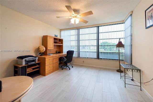 1530 Whitehall Dr 302, Davie, FL 33324