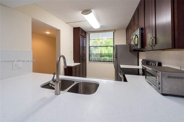 1530 Whitehall Dr 302, Davie, FL 33324