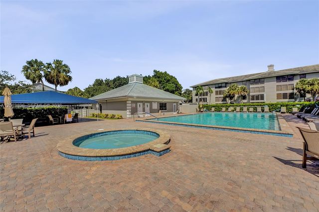 1530 Whitehall Dr 302, Davie, FL 33324