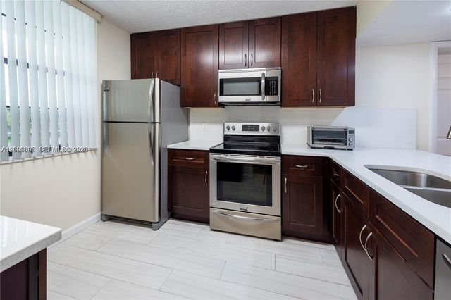 1530 Whitehall Dr 302, Davie, FL 33324