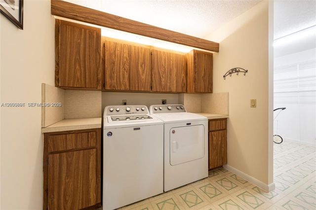 1530 Whitehall Dr 302, Davie, FL 33324