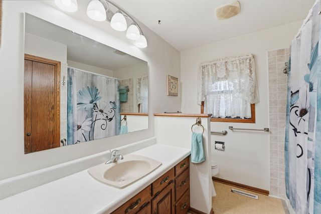 1600 7th Avenue SE, Willmar, MN 56201