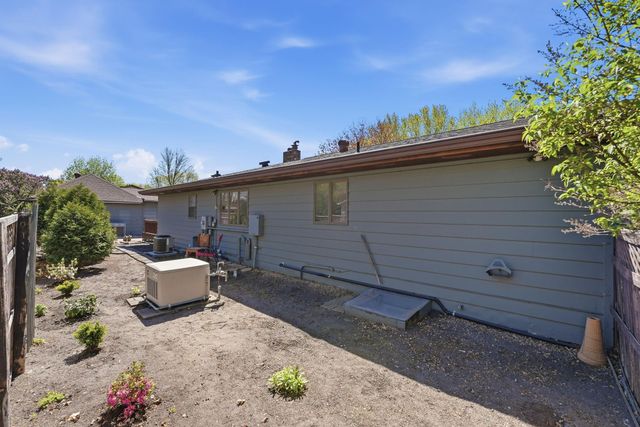 1600 7th Avenue SE, Willmar, MN 56201