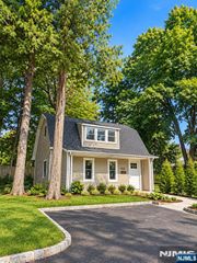 435 Durie Avenue, Closter, NJ 07624