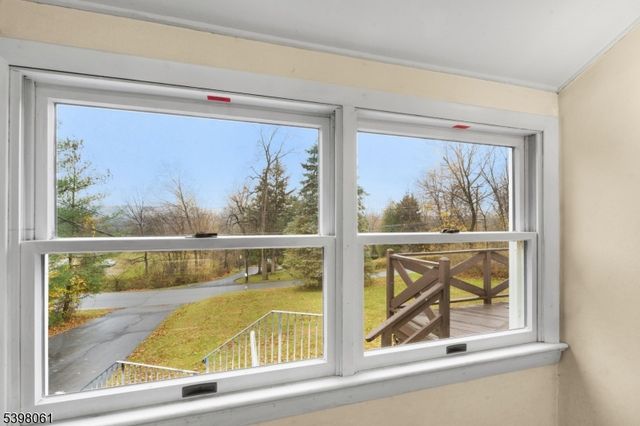 34 Old Mountain Rd, Clinton Twp., NJ 08833