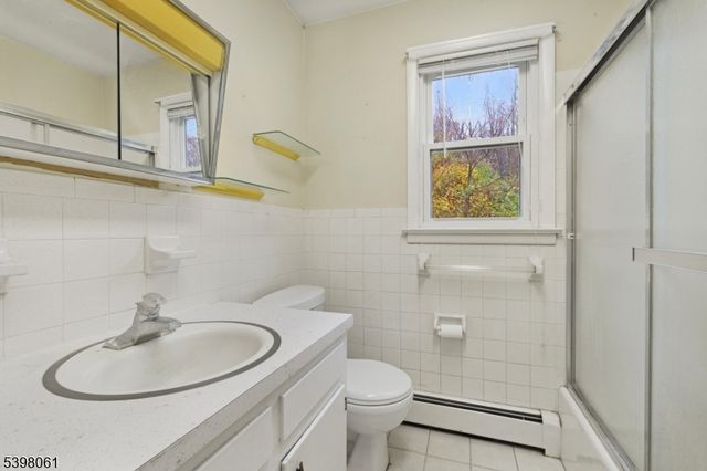 34 Old Mountain Rd, Clinton Twp., NJ 08833