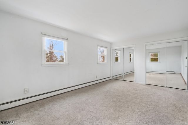 34 Old Mountain Rd, Clinton Twp., NJ 08833