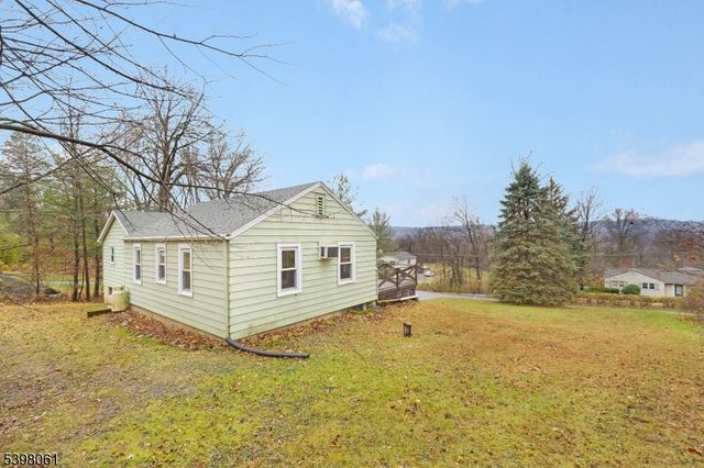 34 Old Mountain Rd, Clinton Twp., NJ 08833