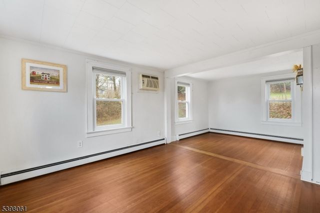 34 Old Mountain Rd, Clinton Twp., NJ 08833