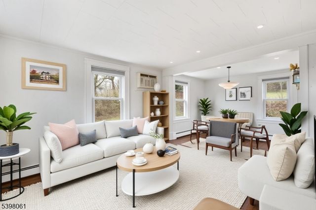 34 Old Mountain Rd, Clinton Twp., NJ 08833