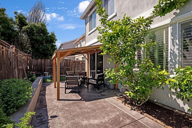 1817 Glenmark Way, Roseville, CA 95747