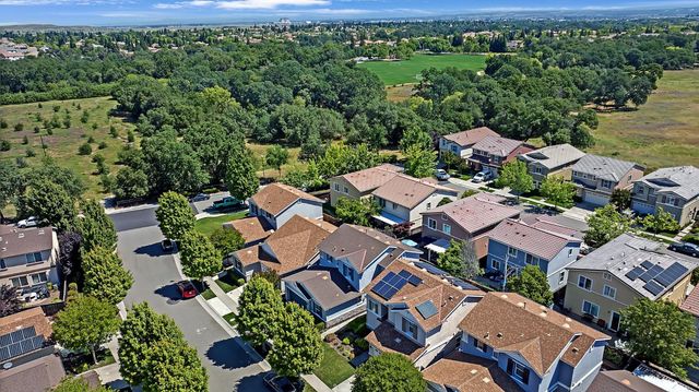 1817 Glenmark Way, Roseville, CA 95747