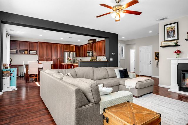 1817 Glenmark Way, Roseville, CA 95747