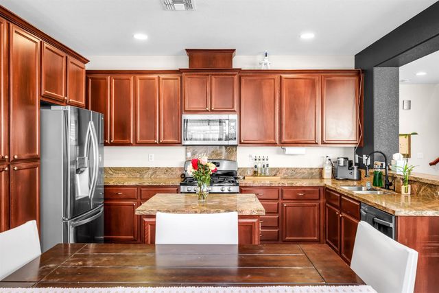 1817 Glenmark Way, Roseville, CA 95747