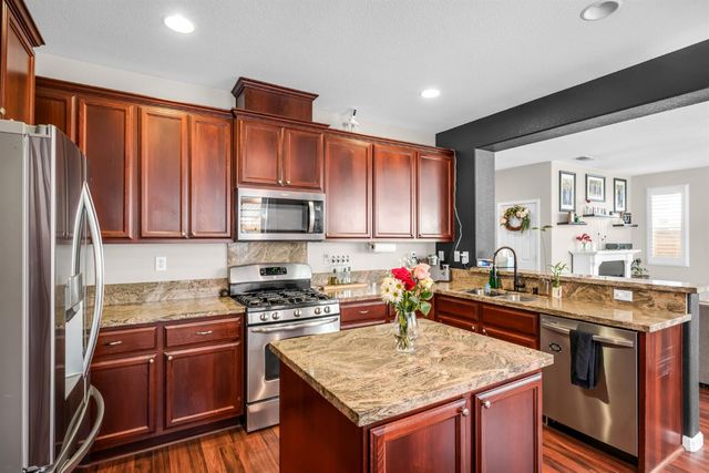 1817 Glenmark Way, Roseville, CA 95747