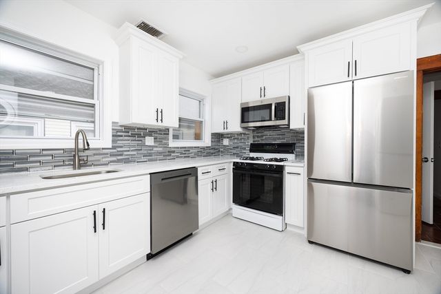 19 Puritan Rd 19, Somerville, MA 02145