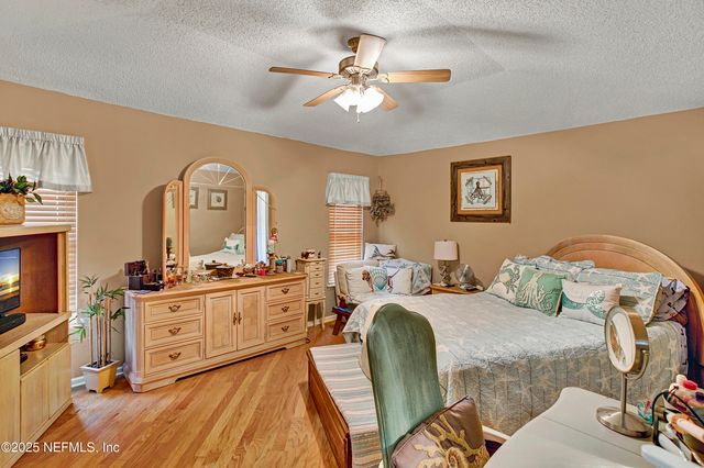 1749 CHANDELIER Circle E, Jacksonville, FL 32225