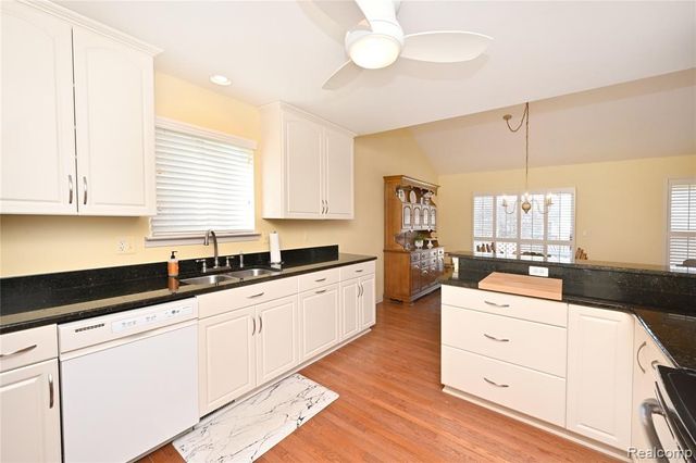 44153 Dylan, Sterling Heights, MI 48314