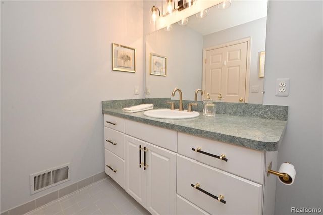 44153 Dylan, Sterling Heights, MI 48314