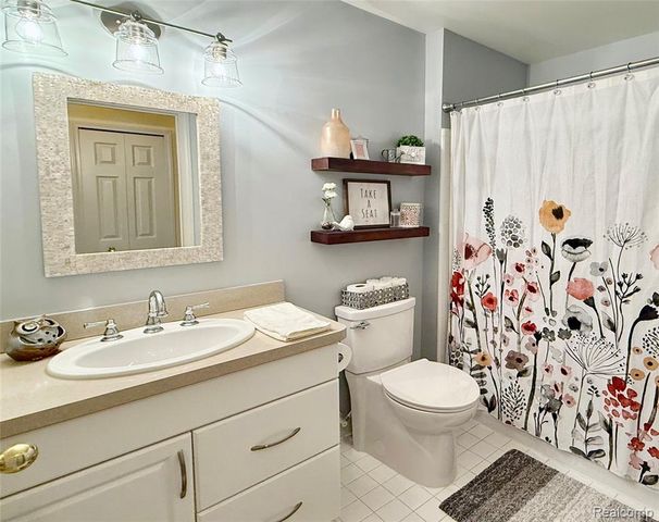 44153 Dylan, Sterling Heights, MI 48314