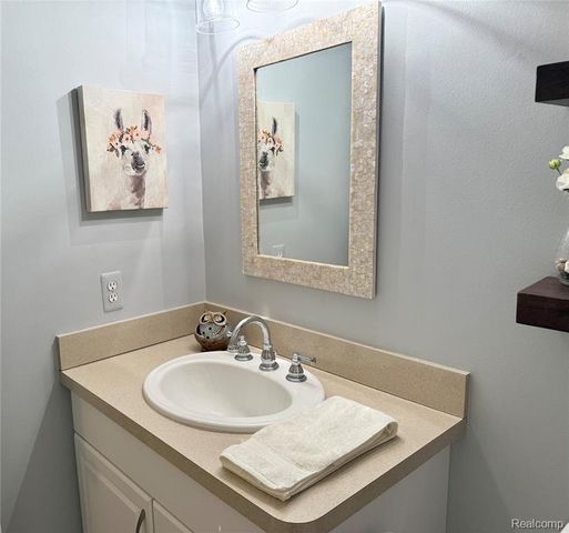 44153 Dylan, Sterling Heights, MI 48314