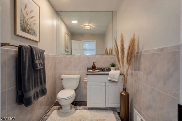 66 Dayton Rd, Jamesburg Boro, NJ 08831