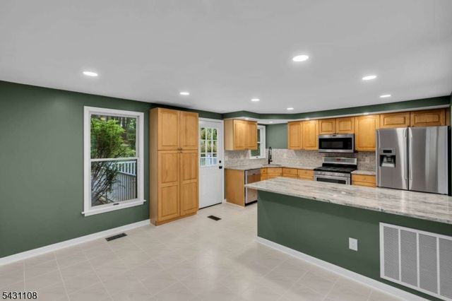66 Dayton Rd, Jamesburg Boro, NJ 08831