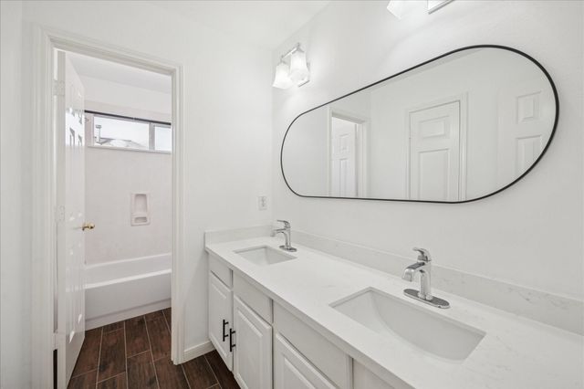 11811 Keswick Pines Lane, Houston, TX 77066