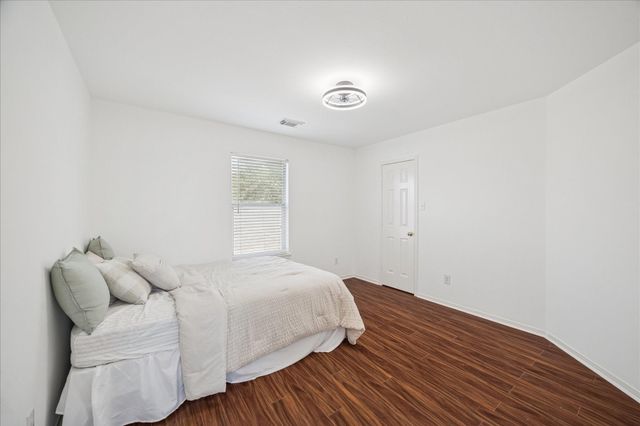 11811 Keswick Pines Lane, Houston, TX 77066