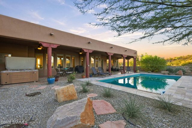 5637 Via Estrella, Las Cruces, NM 88011