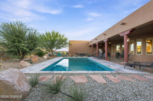 5637 Via Estrella, Las Cruces, NM 88011