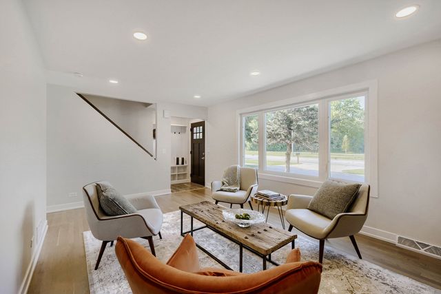 445 E Fullerton Avenue, Addison, IL 60101