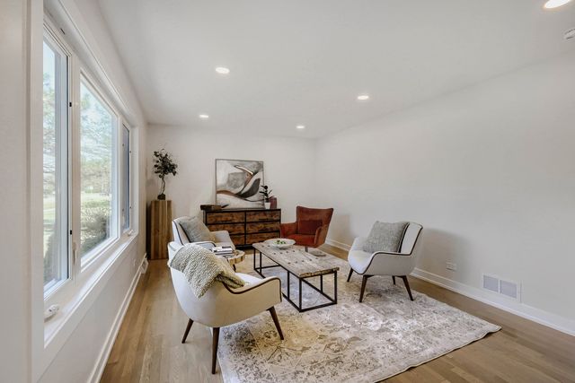 445 E Fullerton Avenue, Addison, IL 60101