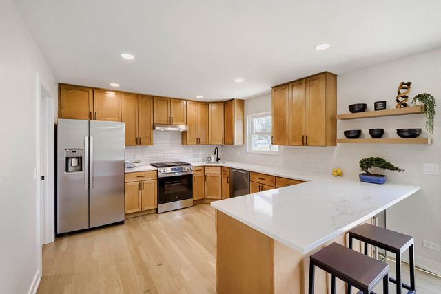 445 E Fullerton Avenue, Addison, IL 60101