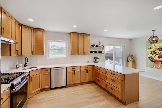 445 E Fullerton Avenue, Addison, IL 60101