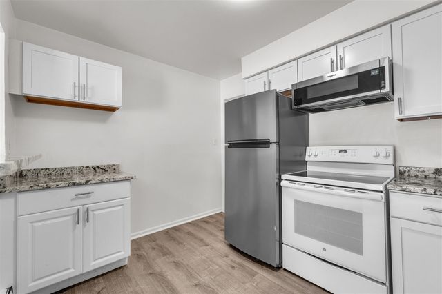 4113 Telegraph Road A214, Bloomfield Hills, MI 48302