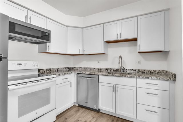 4113 Telegraph Road A214, Bloomfield Hills, MI 48302