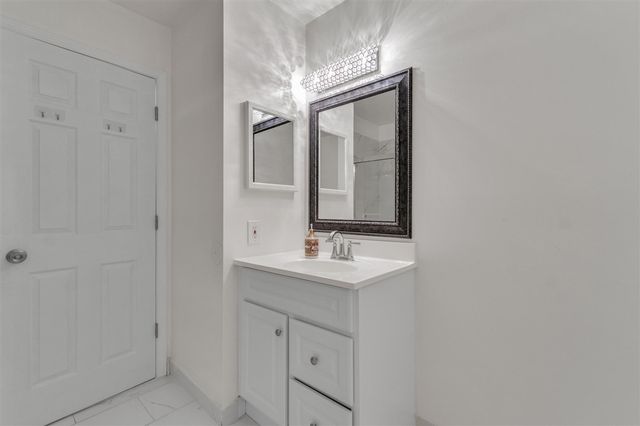 4113 Telegraph Road A214, Bloomfield Hills, MI 48302