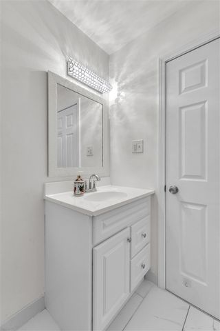 4113 Telegraph Road A214, Bloomfield Hills, MI 48302