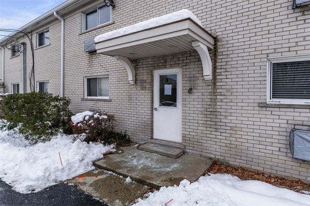 4113 Telegraph Road A214, Bloomfield Hills, MI 48302