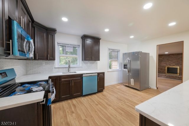 20 Whitewood Dr, Parsippany-troy Hills Twp., NJ 07950