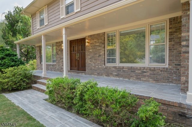 20 Whitewood Dr, Parsippany-troy Hills Twp., NJ 07950