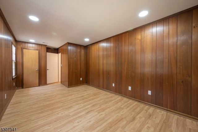 20 Whitewood Dr, Parsippany-troy Hills Twp., NJ 07950