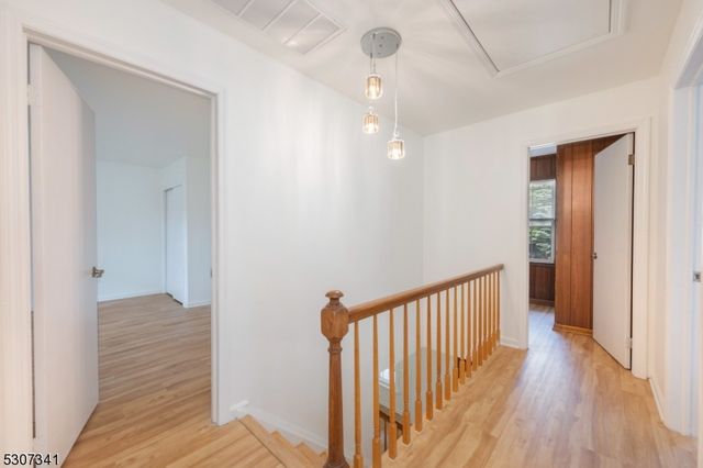 20 Whitewood Dr, Parsippany-troy Hills Twp., NJ 07950