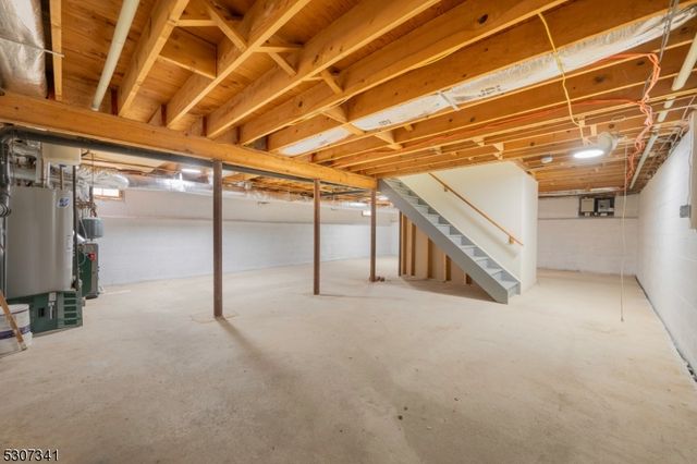 20 Whitewood Dr, Parsippany-troy Hills Twp., NJ 07950