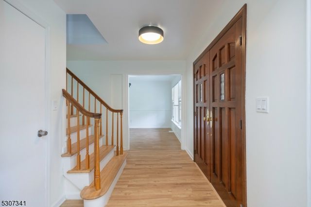 20 Whitewood Dr, Parsippany-troy Hills Twp., NJ 07950