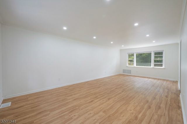 20 Whitewood Dr, Parsippany-troy Hills Twp., NJ 07950