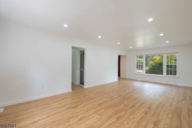 20 Whitewood Dr, Parsippany-troy Hills Twp., NJ 07950