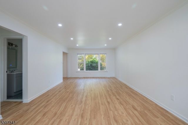 20 Whitewood Dr, Parsippany-troy Hills Twp., NJ 07950