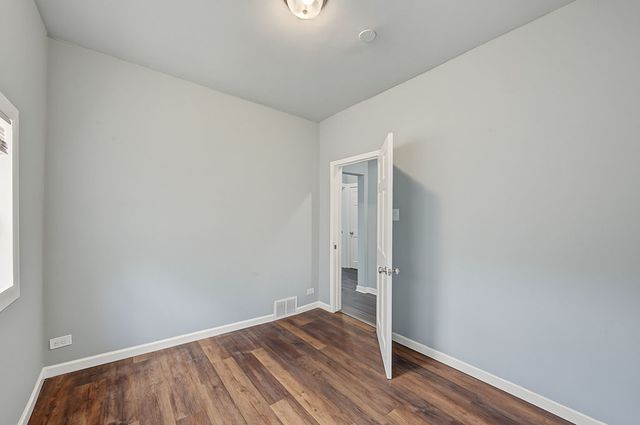 13148 S Escanaba Avenue, Chicago, IL 60633